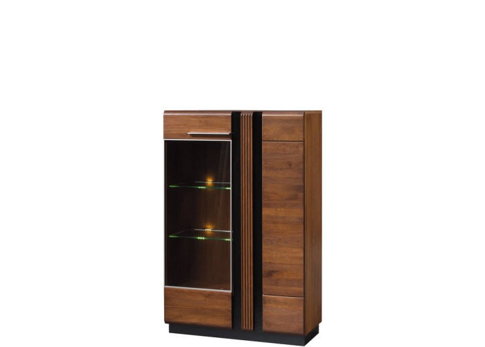 PORTI dub antický 15, vitrína